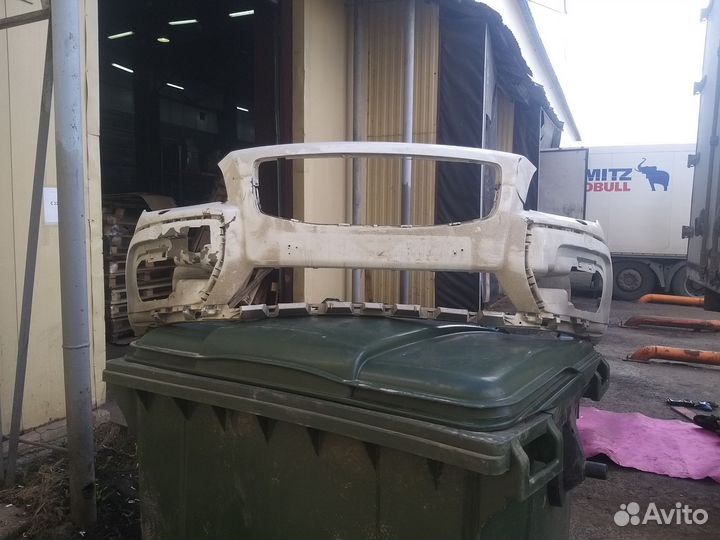 Бампер передний volvo xc70 2011 года