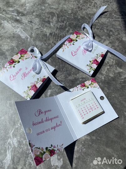 Свадебные открытки с шоколадом для гостей