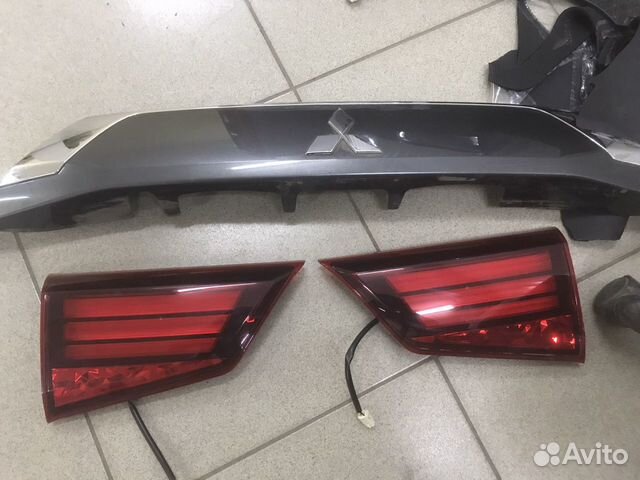 Накладка на дверь багажника Mitsubishi Outlander 3