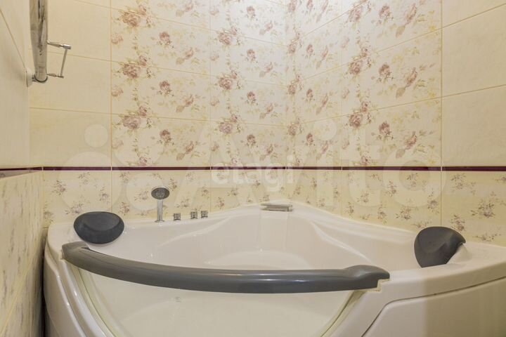 2-к. квартира, 65 м², 5/17 эт.