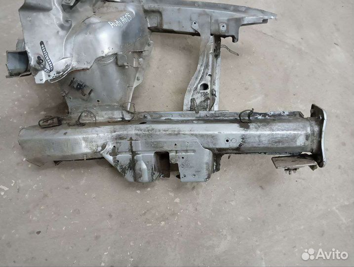 Передняя левая четверть Audi A6 C5