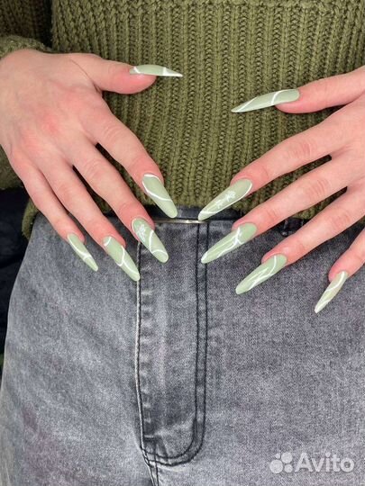 Модель на маникюр