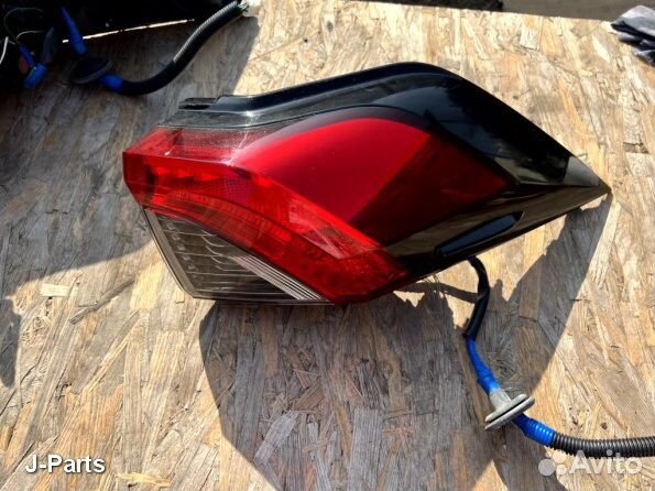 Фонарь правый Toyota Rav4 XA50 (2018-2023)