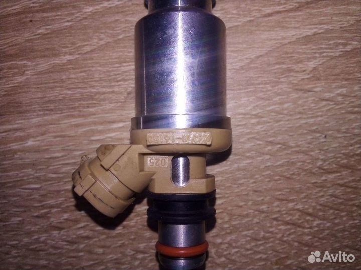Продам новые топливные форсунки Tayota levin 110