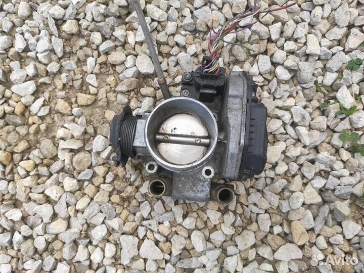 Дроссельная заслонка Volkswagen Passat B5