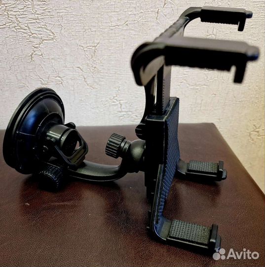 Крепление на присоске для планшета