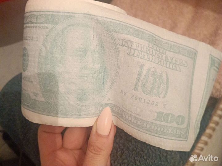 Туалетная бумага сувенирная номиналом 100 долларов