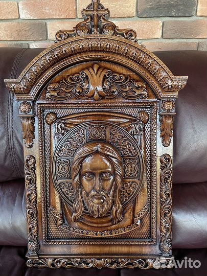 Резные иконы из дерева