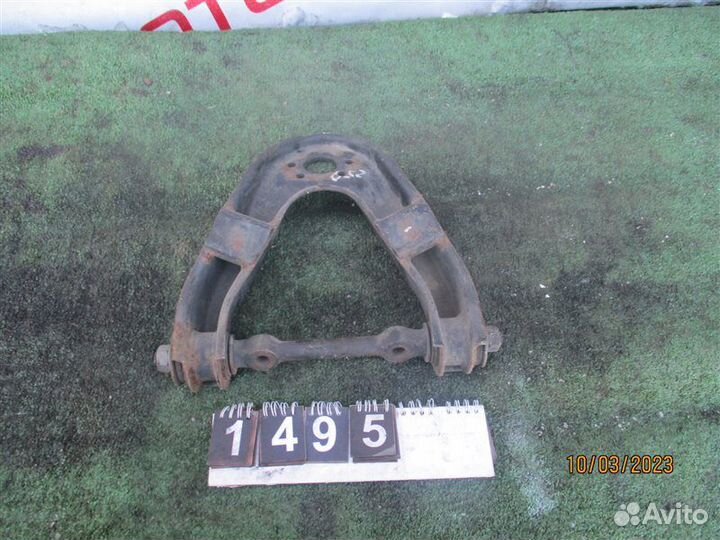 Рычаг верхний правый передний Isuzu Elf