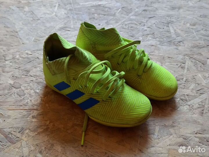 Детские футбольные бутсы