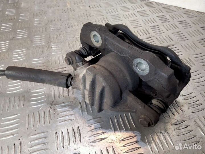 Суппорт передний Пежо 307