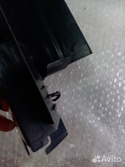 Дефлектор радиатора левый Toyota Camry V70 2018