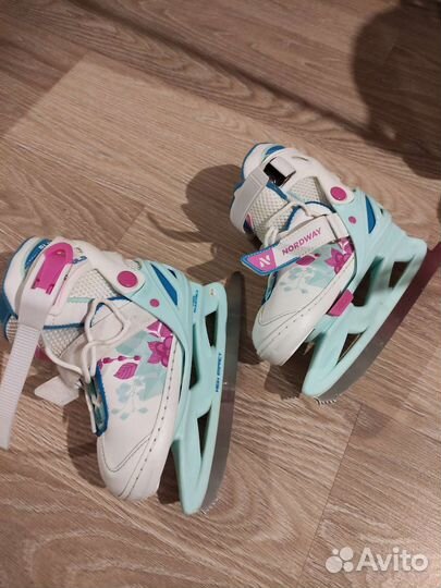 Коньки на девочку