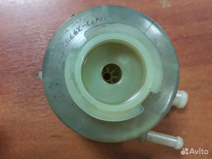 Бачок гидроусилителя Camry 40 2az