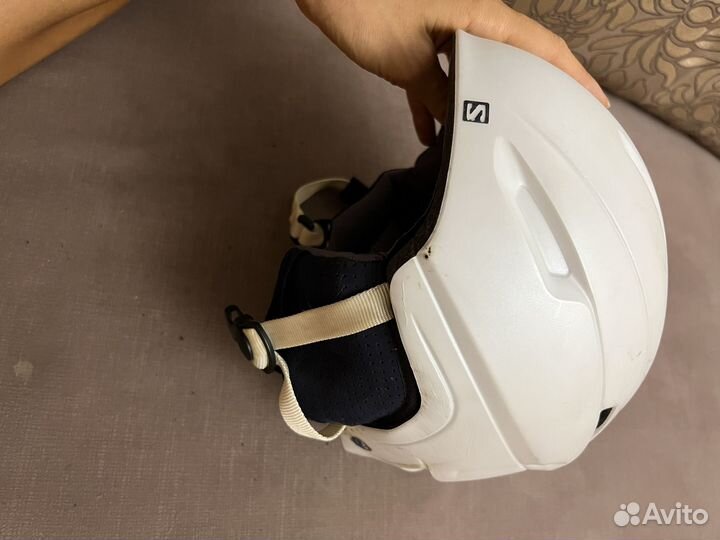 Горнолыжные очки и шлем