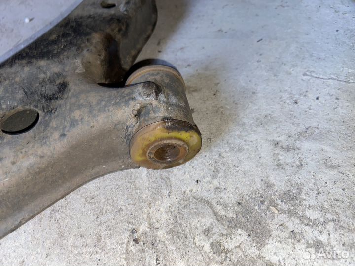 Рычаги пердение нижние пара Nissan Wingroad Y11