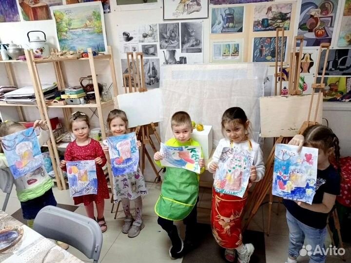 Занятия в детской студии. Рисование, лепка