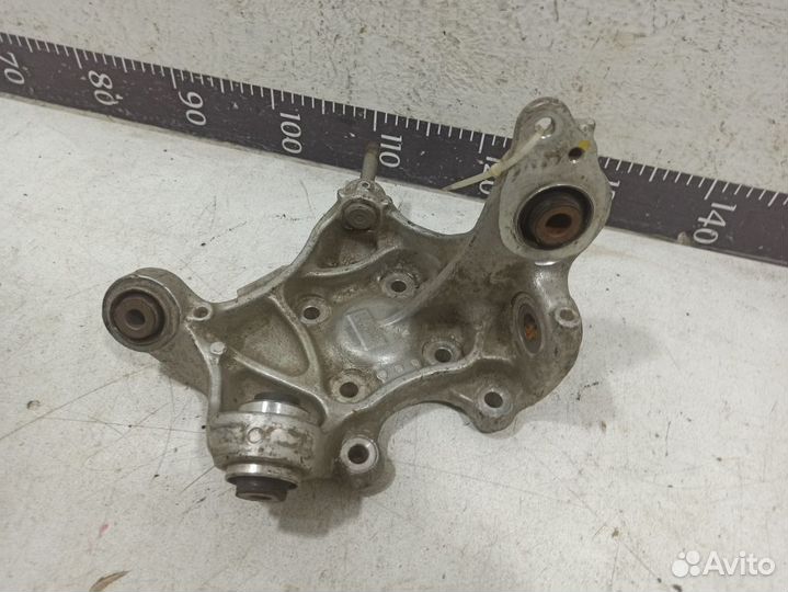 Кулак задний правый Хонда