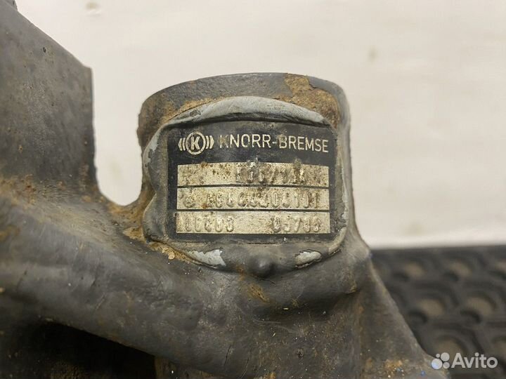 Суппорт задний правый Mercedes-Benz Axor