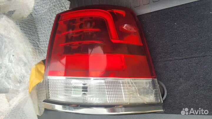 Правый задний фонарь на корпус land cruiser 200