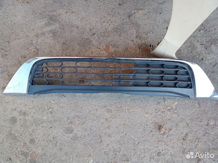 Решетка радиатора верхняя и левое крыло