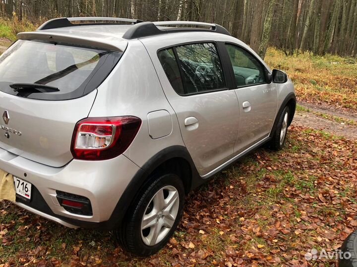 Наклодные дифлекторы на окна автомобиля Сандеро 2