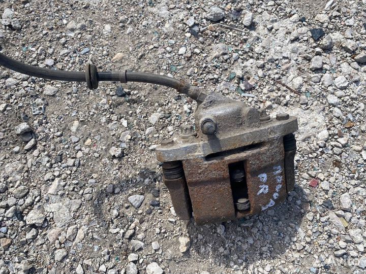 Тормозной суппорт передний правый LADA 2171