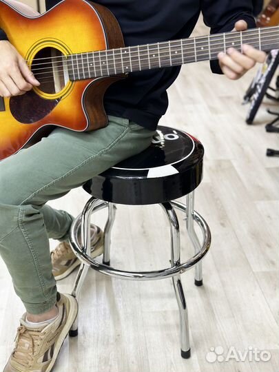 Стул для гитариста вращающийся