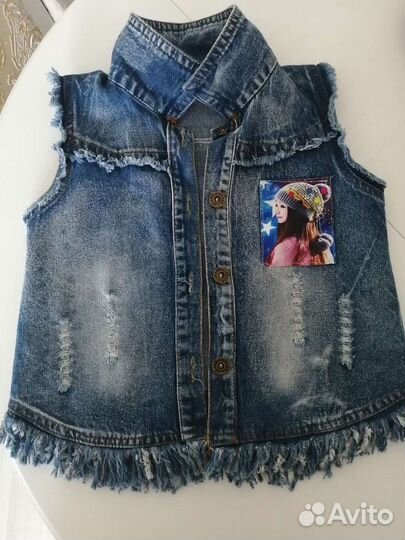 Джинсовая безрукавка на девочку