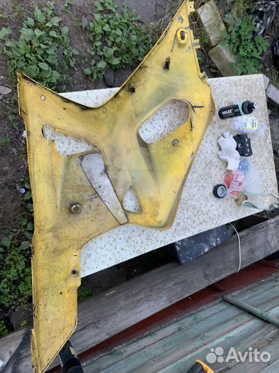 Пластик боковой gsxr 600 2001г