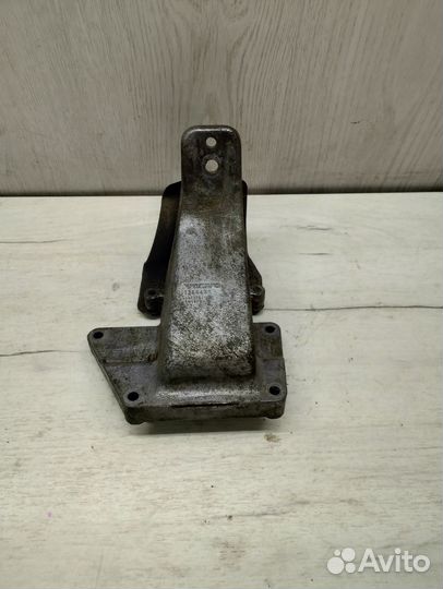 Кронштейн двигателя правый Volvo 960 Вольво 960