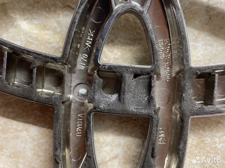 Эмблема Toyota Оригинал