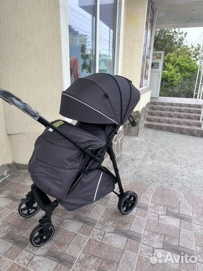 Прогулочная коляска с перекидной ручкой