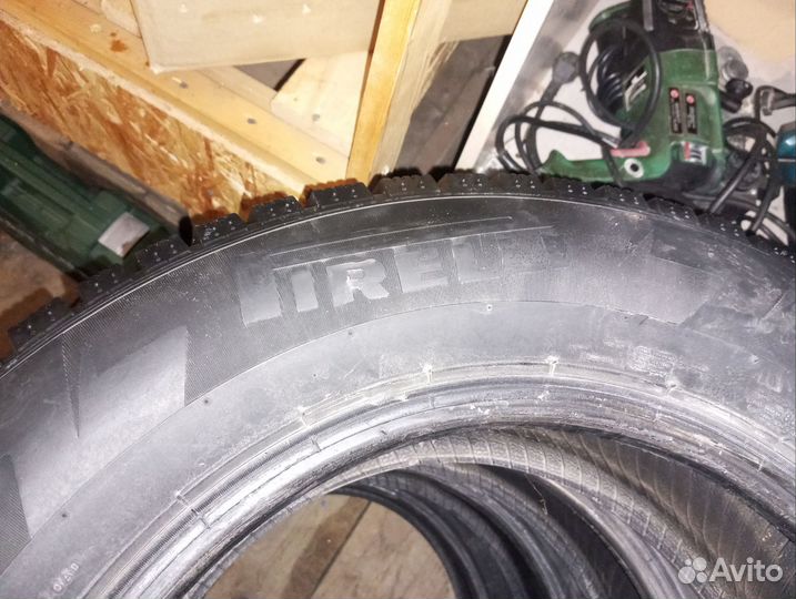 Pirelli Ice Zero 215/65 R16