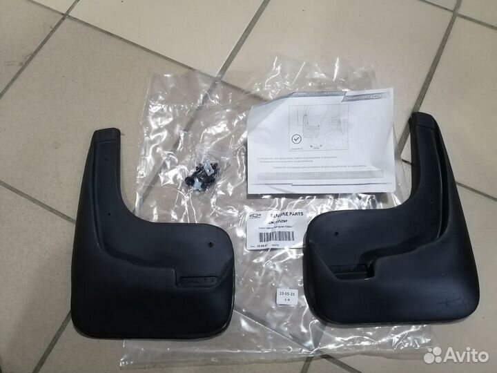 Передние брызговики Кобальт Новые. Оригинал