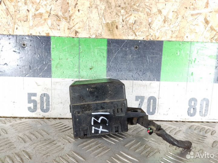 Блок предохранителей моторный Mitsubishi Carisma 2