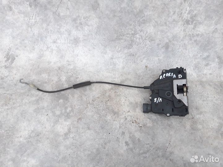 Замок задней левой двери Опель Корса D