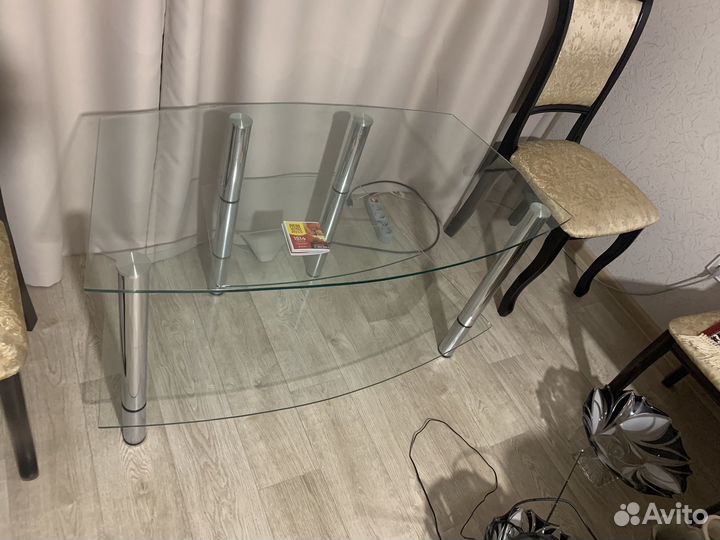 Стеклянная тумба под тв