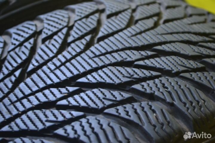 Nokian Tyres Hakkapeliitta R2 225/45 R17