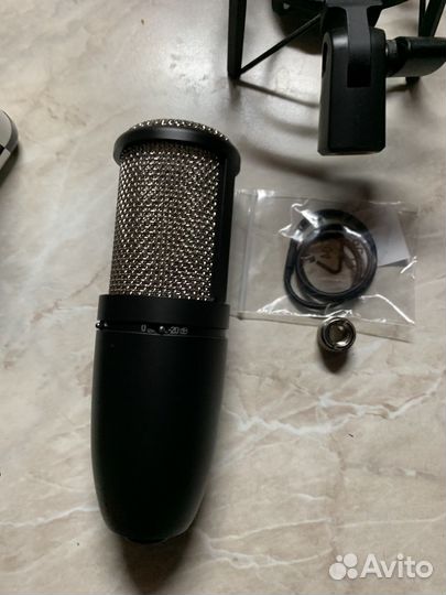 Микрофон akg p420