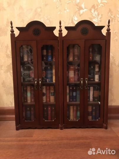 Шкафчик с мини книгами deagostine