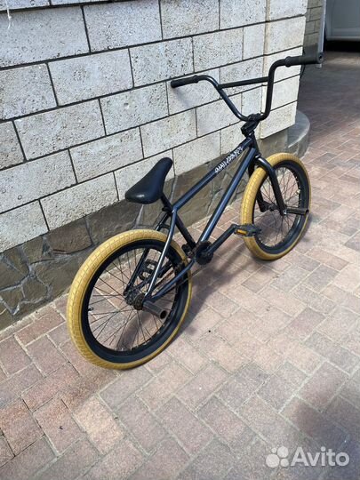 Трюковой велосипед BMX