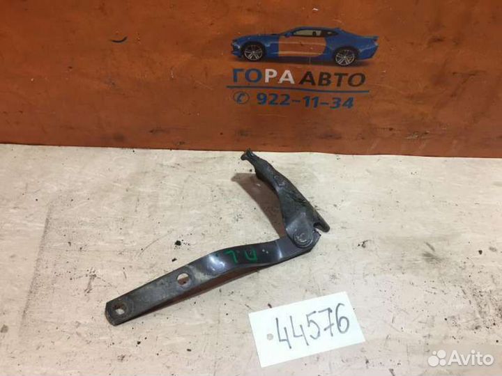 Петля капота левая Volkswagen Golf 3 1991-1997