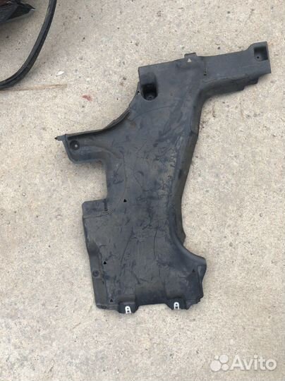 Bmw 6 G32 GT Облицовка днища бака Л