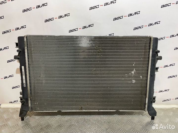 Радиатор охлаждения двигателя Volkswagen Passat B7