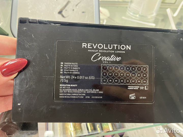 Палетка теней revolution