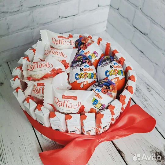 Сладкий букет из киндеров и Раффаэлло