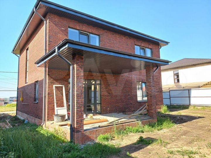 Дом 184 м² на участке 5 сот.