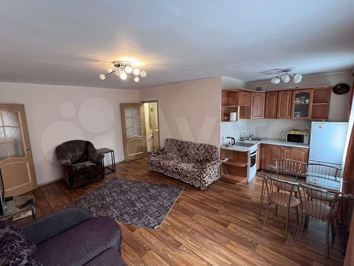 2-к. квартира, 42 м², 1/3 эт.