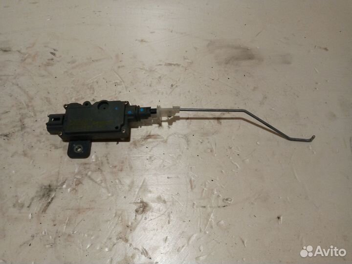 Активатор замка багажника Nissan Almera N16 хетч